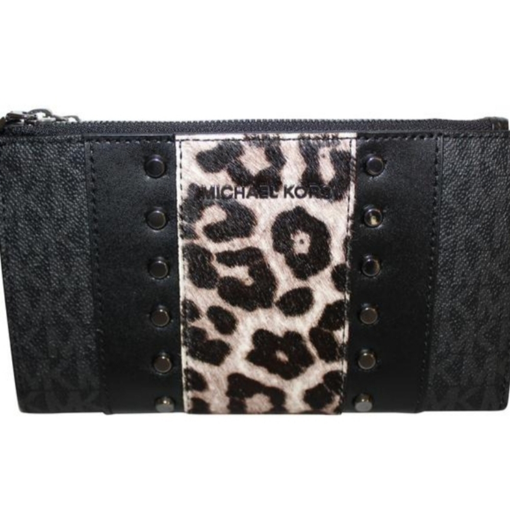 ISO Michael Kors Wallet